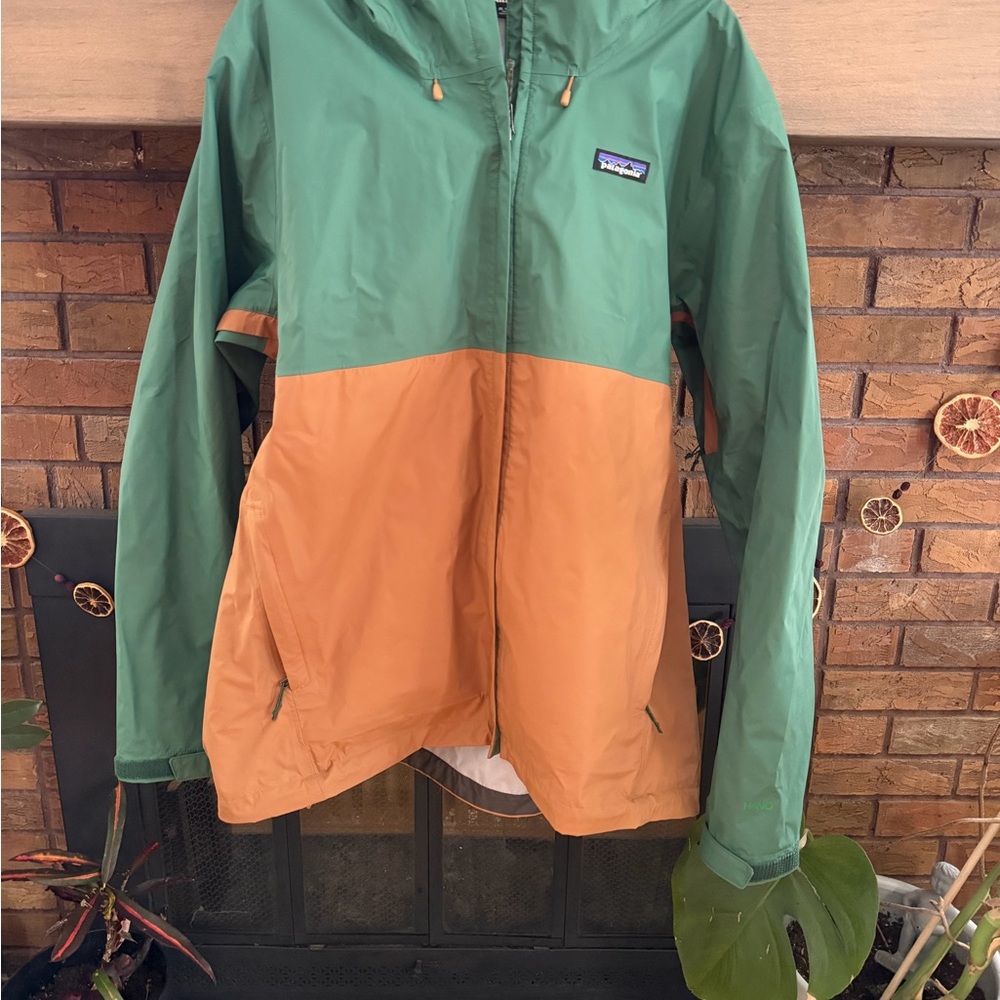 Patagonia Two-Tone Green and Orange Jacket